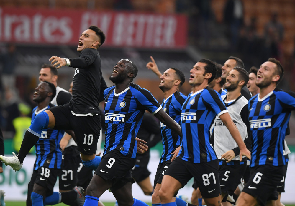 北京时间12月11日凌晨，皇马在欧冠联赛阶段第6轮主场1-2遭曼城逆转。（欧冠第6轮，皇马主场1-2遭曼城逆转（北京时间12月11日凌晨））