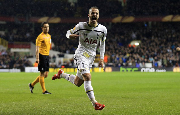 马卡：特尔施特根参加巴萨今日合练，有望复出入选欧冠大名单（马卡报：特尔施特根今日随巴萨合练，或复出进入欧冠名单）