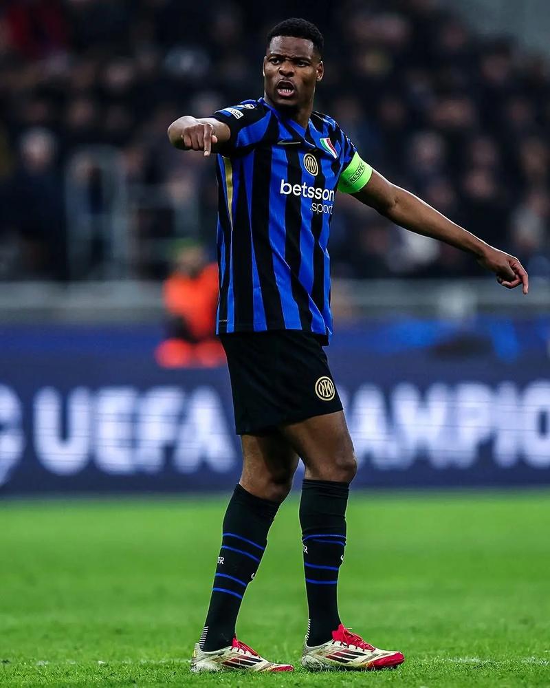 世欧预半场：内维斯双响，B费点射，葡萄牙5-1亚美尼亚（世欧预上半场：内维斯梅开二度，B费点射，葡萄牙5-1领先亚美尼亚）