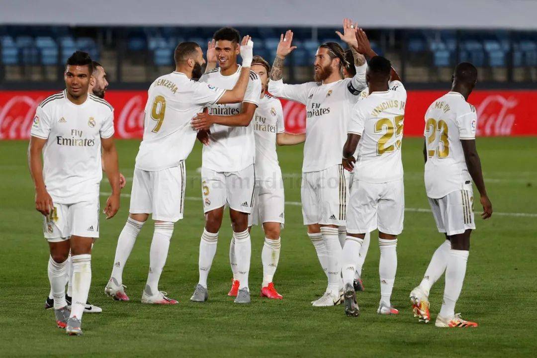 康宁汉姆29+10+8率队大胜，个人高效砍下准三双