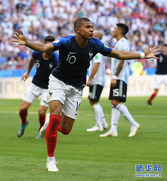 安东尼：我们的目标是进入欧联杯决赛，梦想再披巴西队战袍（安东尼：剑指欧联杯决赛，盼重披巴西战袍）