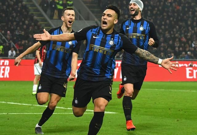 大连英博祝贺重庆铜梁龙冲超：祝愿贵俱乐部在中超再创佳绩（大连英博贺重庆铜梁龙冲超，预祝中超赛场再创佳绩）