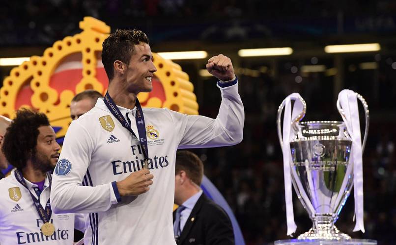 看了四年球了，在专科有一段时间刷抖音频繁给我推多...（看球四年，专科那会儿刷抖音老是给我推多...）