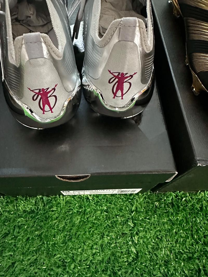 铜梁龙官方：下赛季球衣为主红客白，欢迎球迷投票27赛季球衣（铜梁龙官宣下季主红客白，启动27赛季球衣球迷投票）