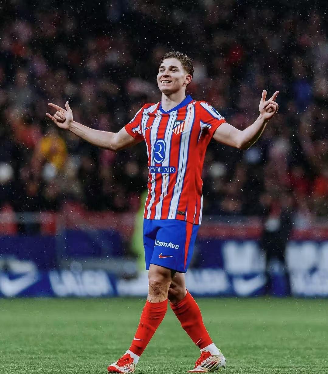 狙击蝴蝶啥时候能播到这儿，当时路透周柯宇陈妍希亲的太对味儿了（《狙击蝴蝶》什么时候能播到这段？当时路透里周柯宇和陈妍希那一吻也太对味了）