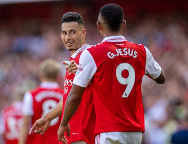 火力全开！孙颖莎王楚钦直落三局击败法国组合，助中国队先拿3分（孙颖莎／王楚钦三局横扫法国组合，助国乒率先拿下3分）