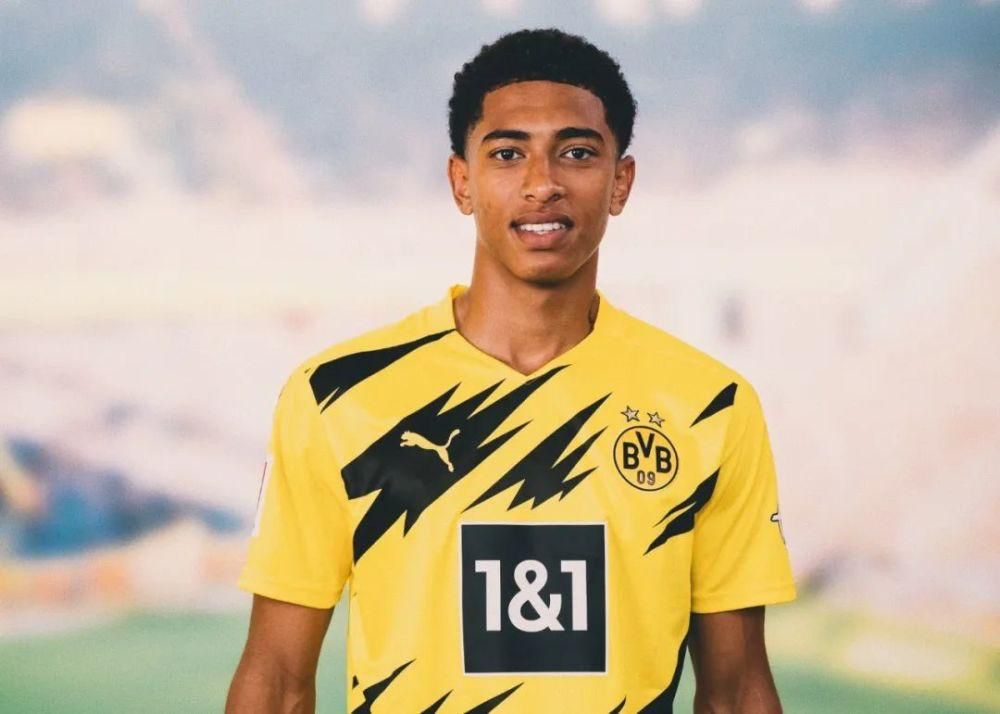 库珀·弗拉格进攻不稳定，投篮准度不足，体能和三分球需提升。（库珀·弗拉格攻端起伏大，投射稳定性欠佳，体能与三分仍需加强）