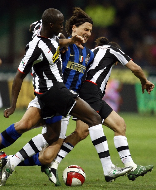 记者：热刺不会在冬窗召回武什科维奇，球员将留在汉堡（记者：热刺冬窗无意召回武什科维奇，他将继续留在汉堡）