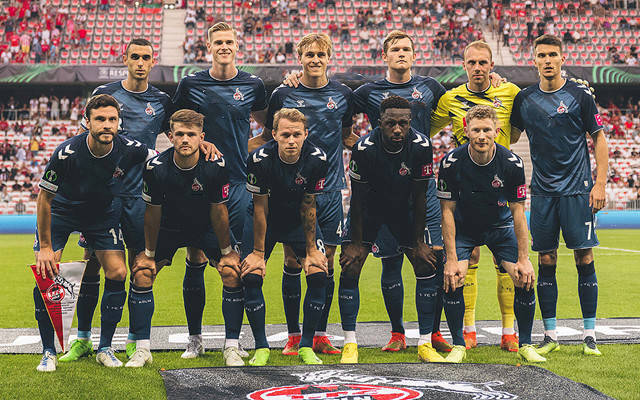 热议U22男足输越南：五后卫+偏哨都输了，非要国际日去忙全运（U22男足不敌越南引热议：五后卫失灵、判罚存争，偏在国际日分心全运）