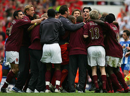 德国杯半场：斯特龙普夫乌龙+染红，斯图加特1-0十人波鸿（德国杯半场战报：斯特龙普夫乌龙+被罚下，十人波鸿0-1落后斯图加特）