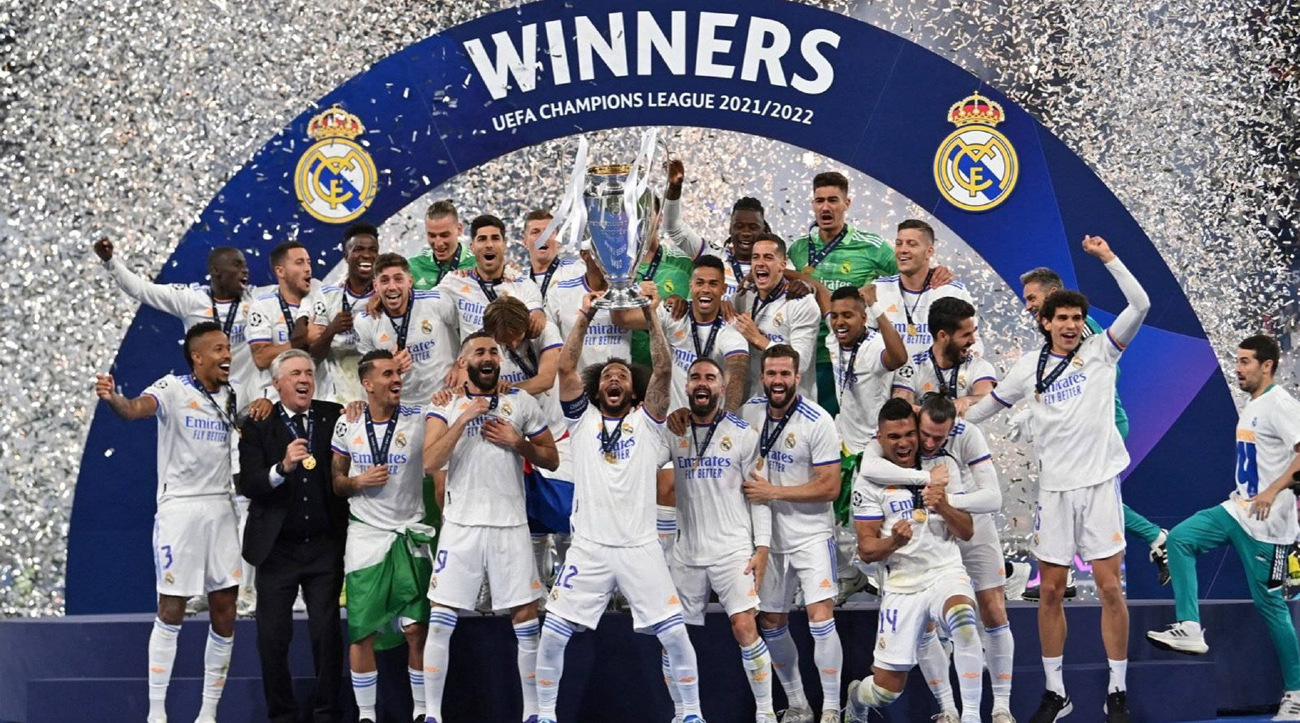 17岁天才卡尔展现极强潜力，德甲首秀表现亮眼，凭借出色技术和风格成为焦点。（17岁天才卡尔德甲首秀惊艳，精湛技术与独特风格尽显潜力成全场焦点）