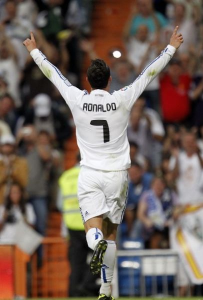 博洛尼亚主帅：球队没有感到焦虑，孔蒂的执教生涯一直很成功（博洛尼亚主帅：球队心态稳定，孔蒂的执教生涯堪称成功）