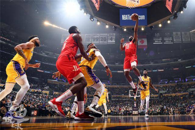 曼联接洽英超中场跑不死，或替代巴莱巴成目标！切尔西已直接问价（曼联接触英超铁肺型中场，或改以其取代巴莱巴为引援目标；切尔西已直接询价）