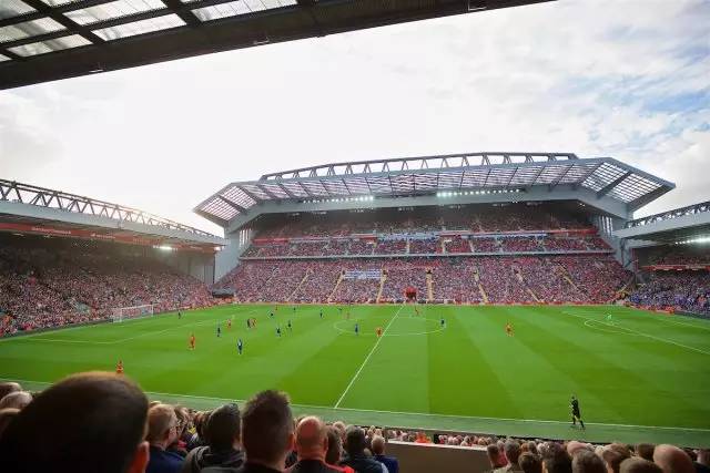 布朗本赛季第13次砍下30+，上赛季含季后赛仅10次（布朗本季30+已达13场，上季含季后赛才10场）